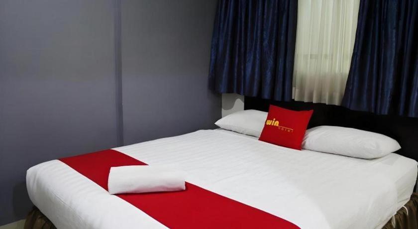 Win Blok M Hotel