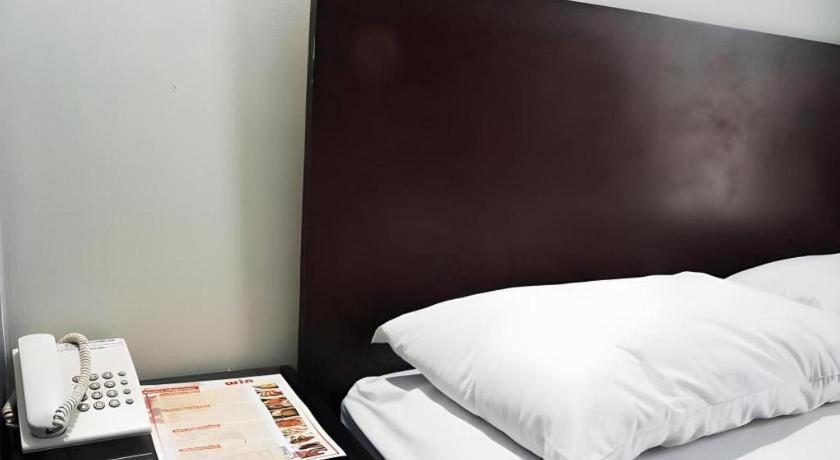 Win Blok M Hotel